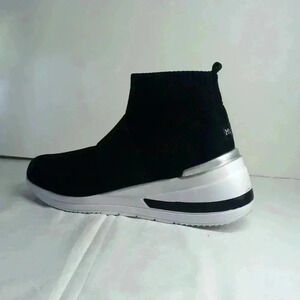 Mudd sock sneaker